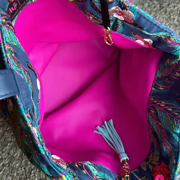 NWOT Makeup Junkie day keeper tote - Picture 3 of 4